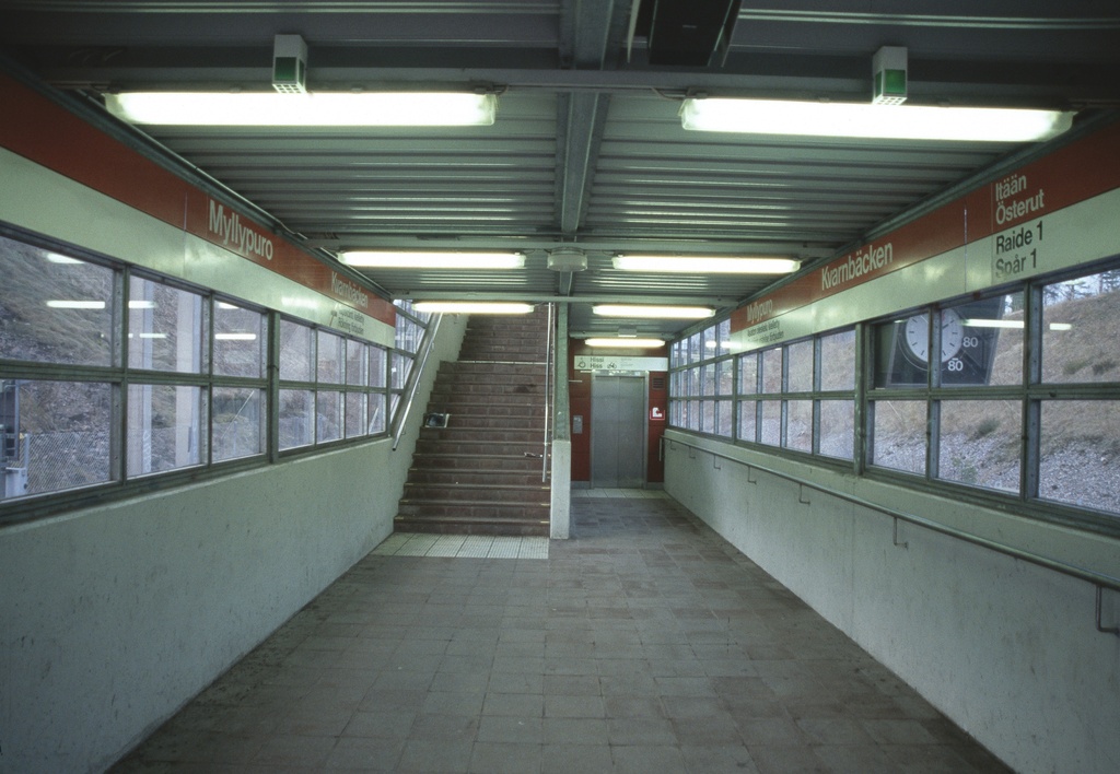 Myllypuron metroasema, sisäänkäynti.