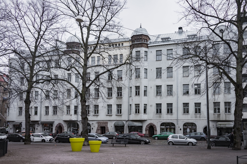 Tehtaankatu 22 - Kapteeninkatu 9. V. Jaakkolan ja Hj. Lindroosin suunnittelema rakennus vuodelta 1910.