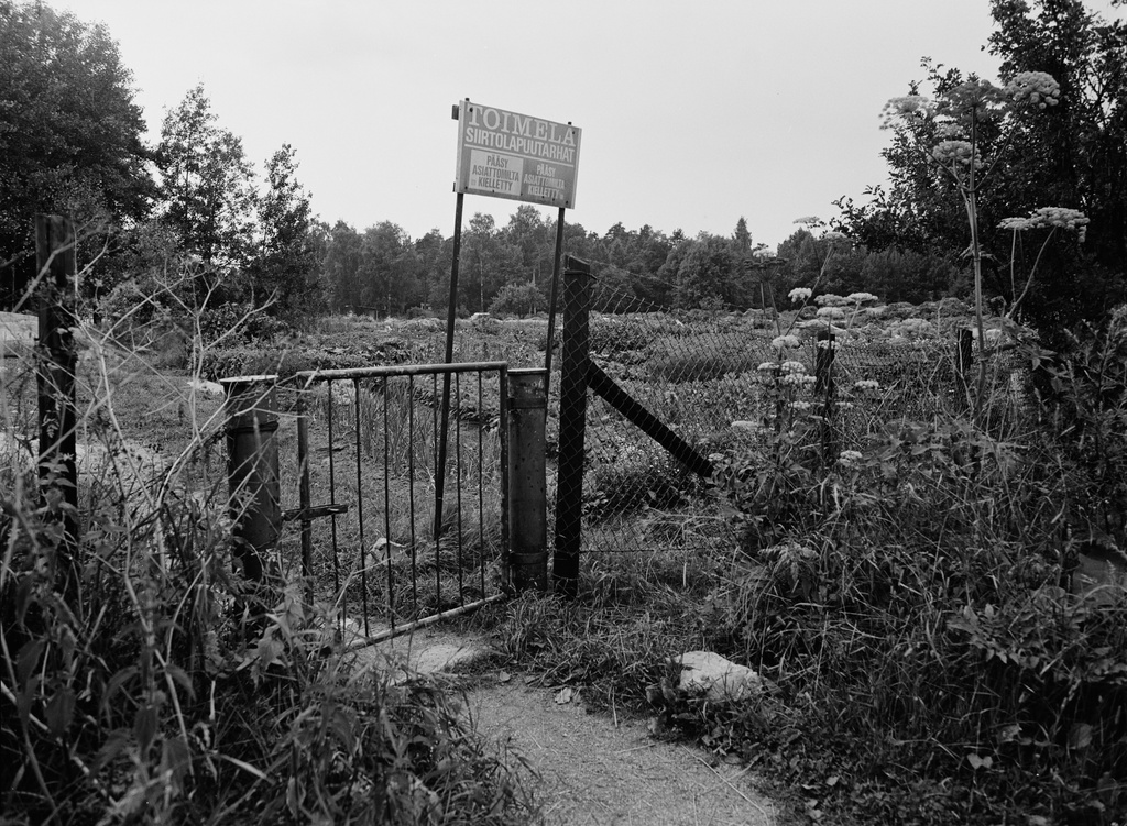 Munkkiniemi. Toimelan siirtolapuutarha Pikku Huopalahden rannalla.