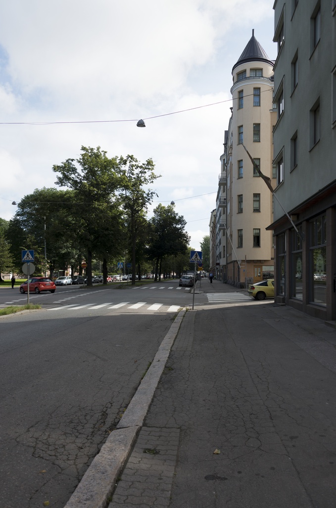 Aleksis Kiven katu. Katunäkymä Aleksis Kiven katu 22 kohdalta. Etummaisessa rakennuksessa lakiasiaintoimiston toimitilat.