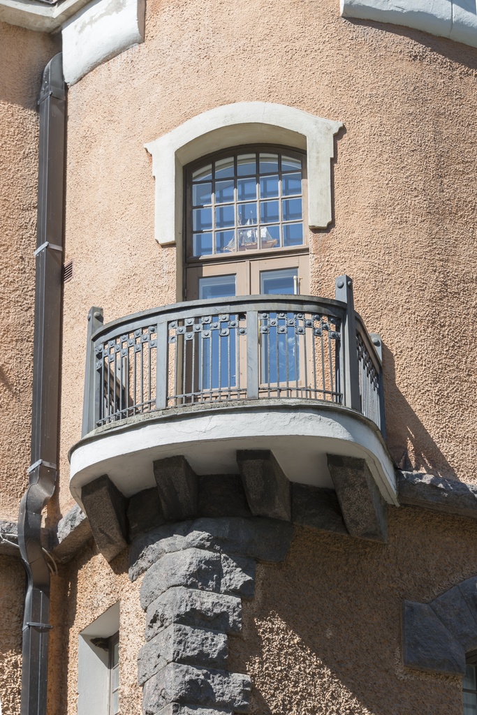 Bulevardi 19. Gustaf Estlanderin suunnittelema rakennus vuodelta 1906. Yksityiskohta - parveke.