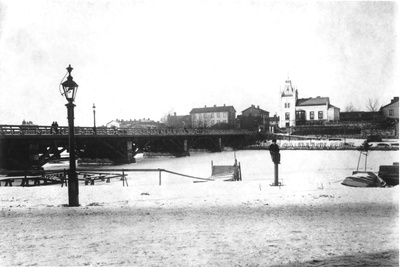 Pitkäsilta. Taustalla Siltasaarenkatu 1, 4.  duplicate photo