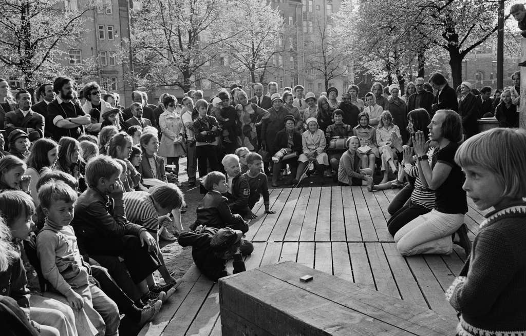 Puistotapahtuma Karhupuistossa