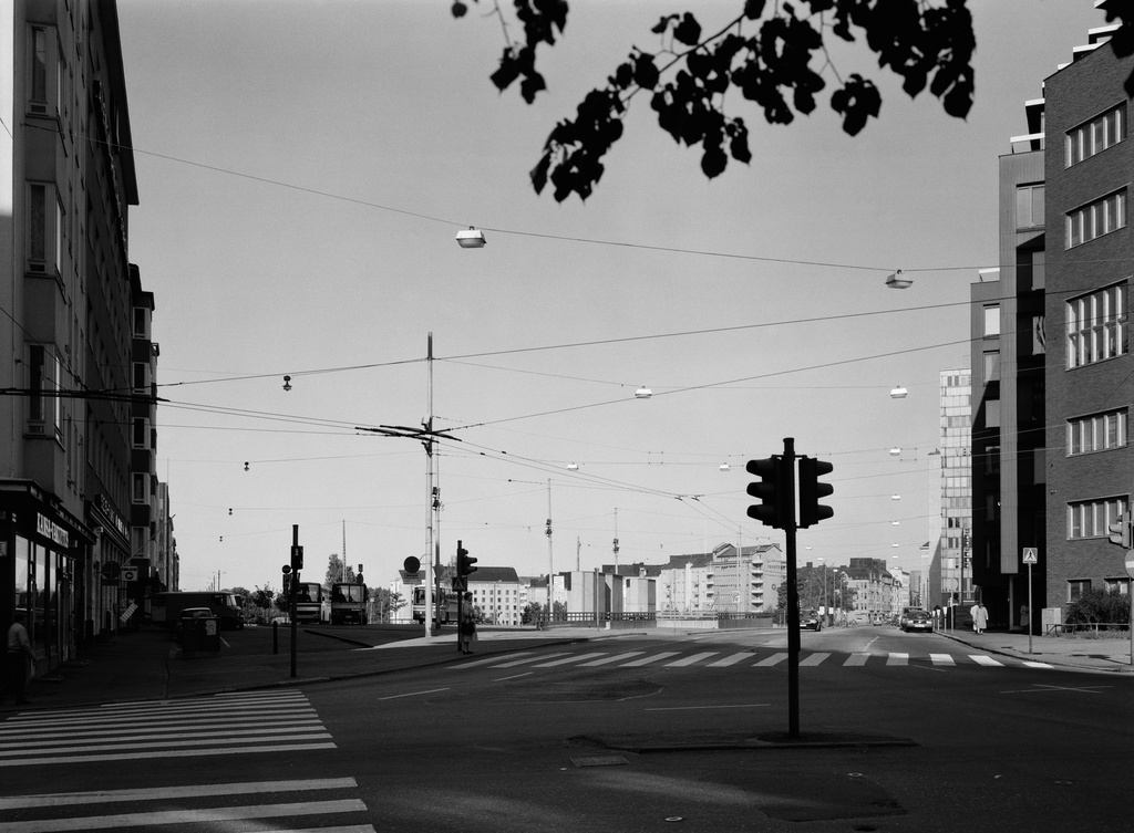 Kampin kolmiota kuvattu Kampin torilta käsin. Vasemmalla Malminkatu, oikealla ensin Sähkötalo ja seuraavana Autotalo.