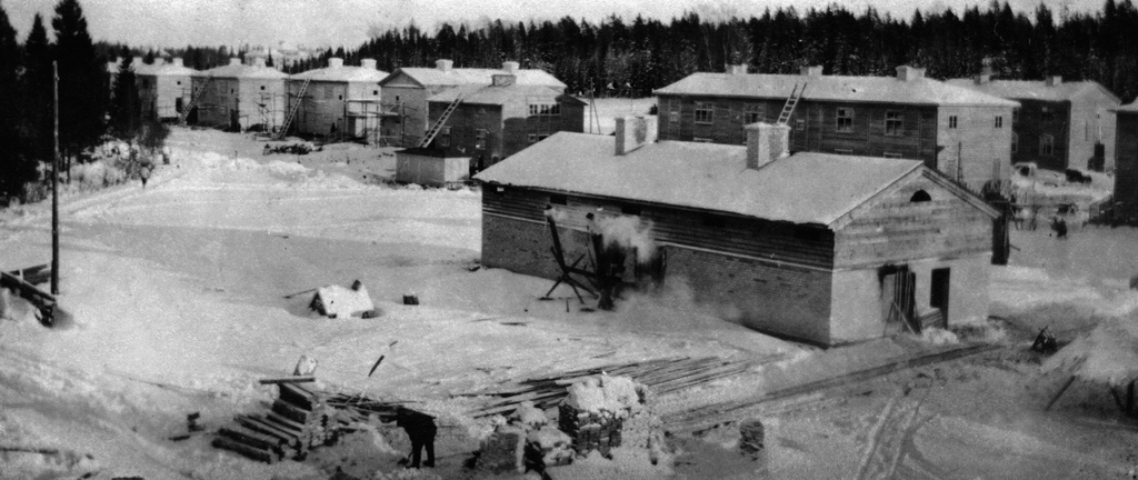 Talonrakennustöitä puu-Käpylässä. Pohjolankatu 20, 22,