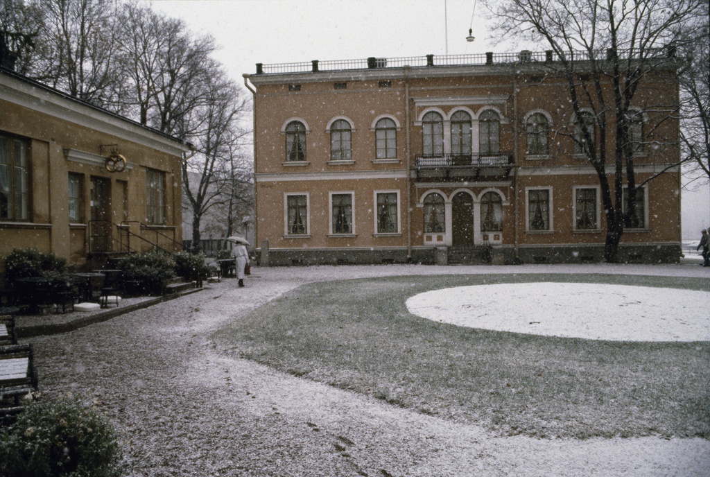 Hakasalmen huvila, Helsingin kaupunginmuseo. Mannerheimintie 13 b.
