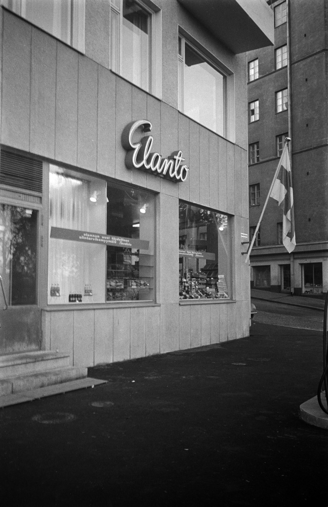 Aleksis Kiven katu 10 b - Harjukatu 7. Elannon uusi myymälä.