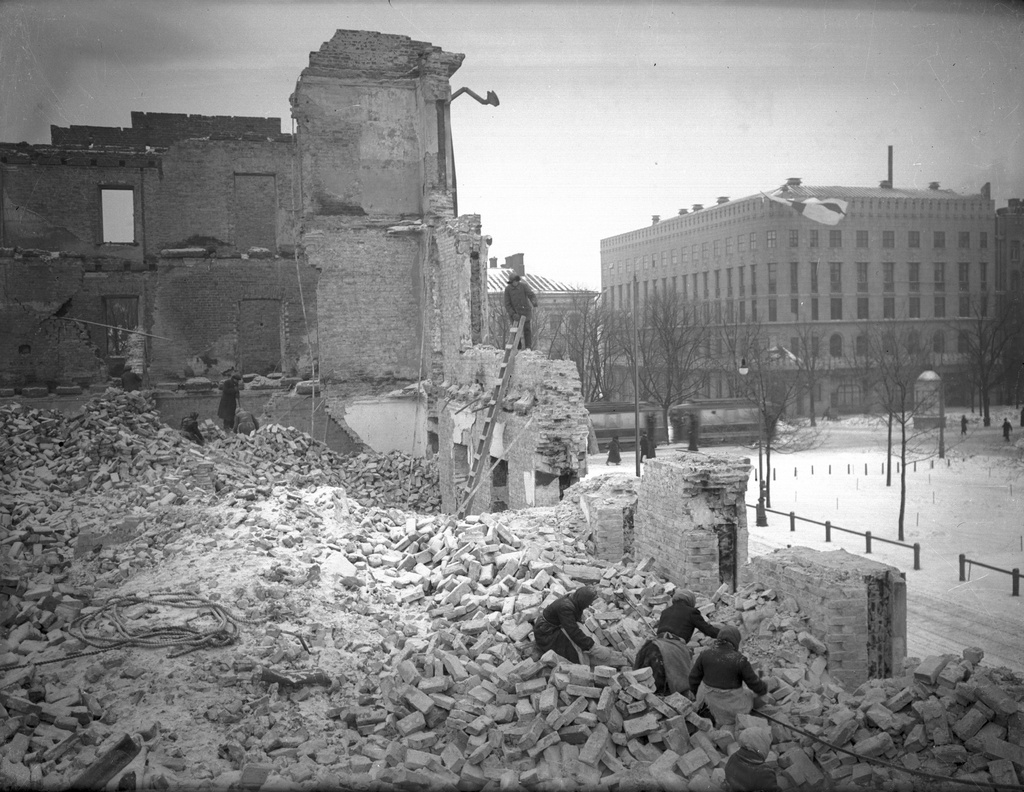 Turun kasarmi Läntinen Heikinkatu 28 (= Mannerheimintie 22-24) palon jälkeen.