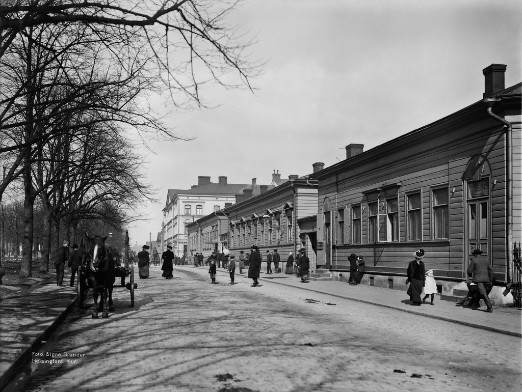 Itäinen Heikinkatu 9, 11, 13 (nykyisin Mannerheimintie 5, 7).