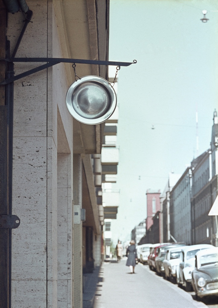 Parturiliikkeen kyltti, Eerikinkatu 43.