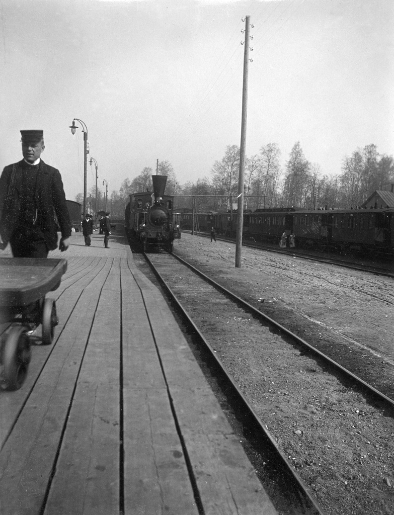 Tilannekuva Helsingin rautatieaseman junalaiturilta.