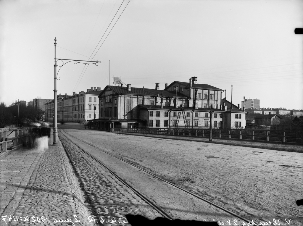 Arkadia-teatteri ja Turun kasarmi. Läntinen Heikinkatu 30, 28 (= Mannerheimintie 26, 24- 22).