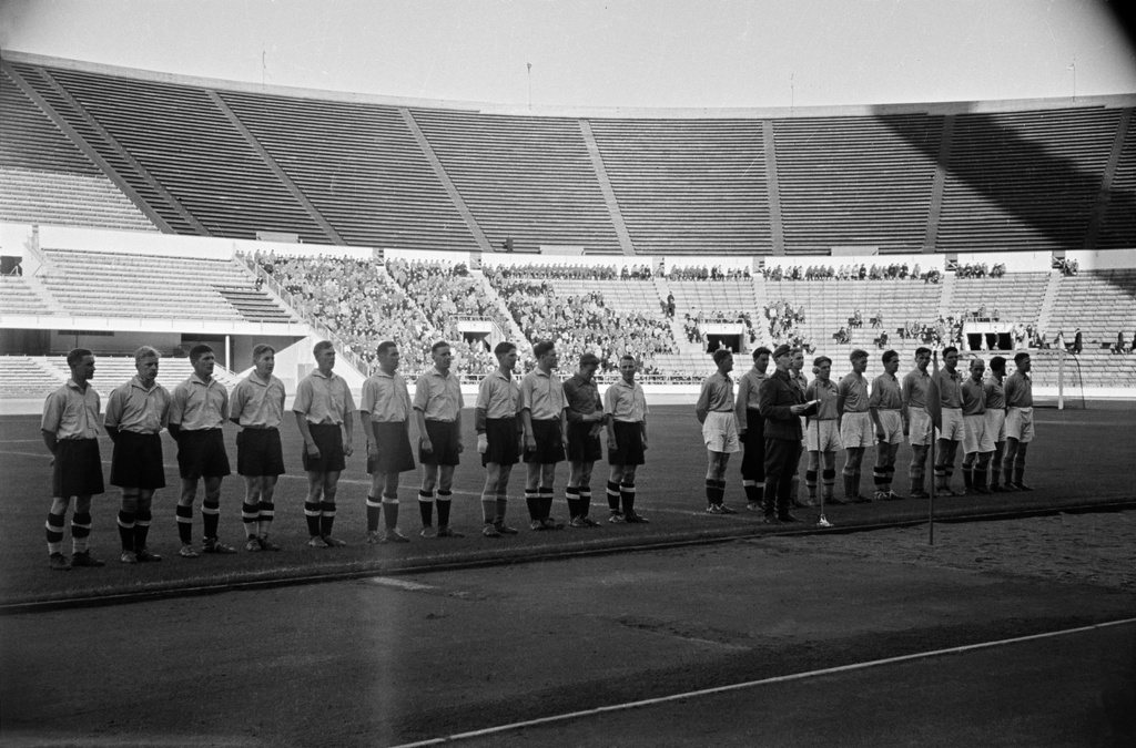 Helsingin Olympiastadion, jalkapallo-ottelu.