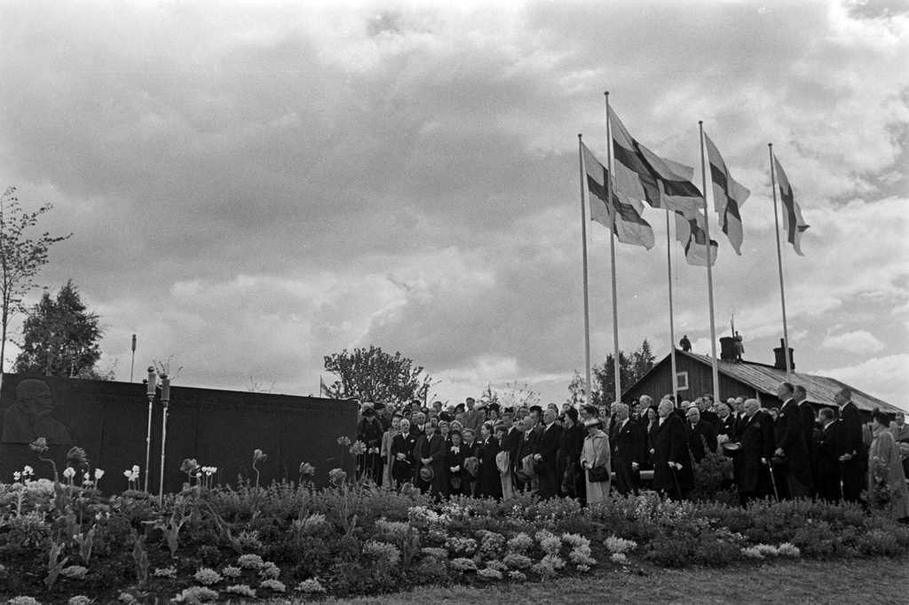 Vanhakaupunki, Kirkkorinne. Helsingin 400-vuotismuistomerkin paljastustilaisuus.