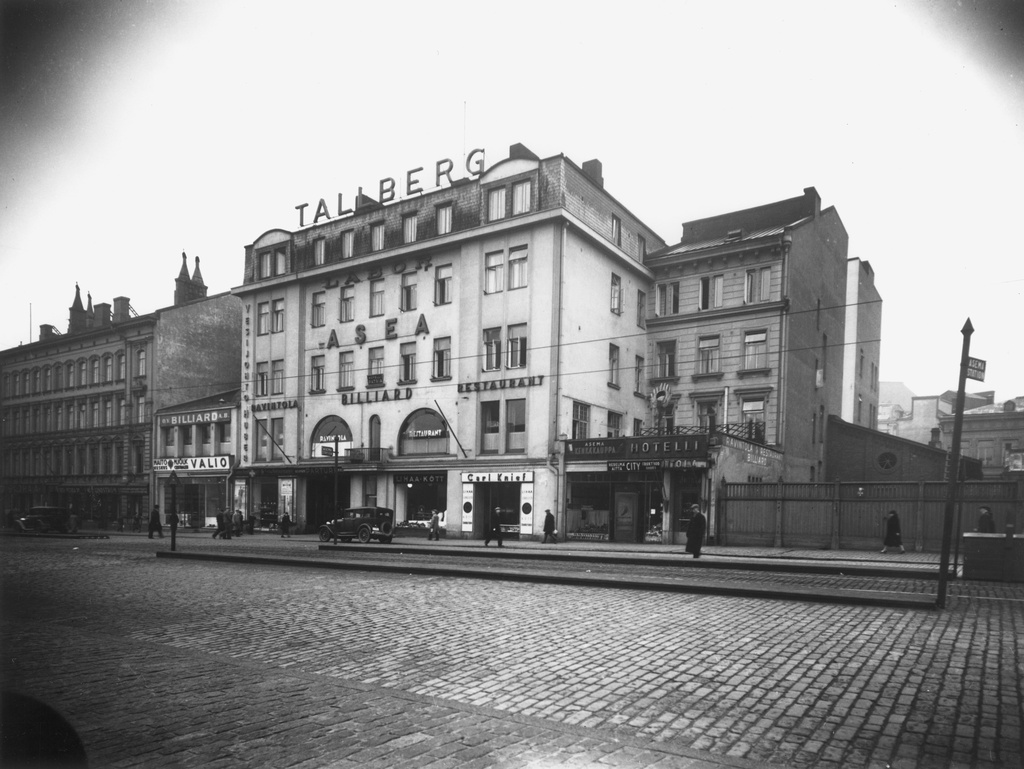 Kaivokatu 8, 6. Rakennuksessa yritykset Keskusosuuskunta Labor, Tallberg, Asea, ravintola Billiard, vesijohtoliike Huber, lihakauppa Carl Knief.