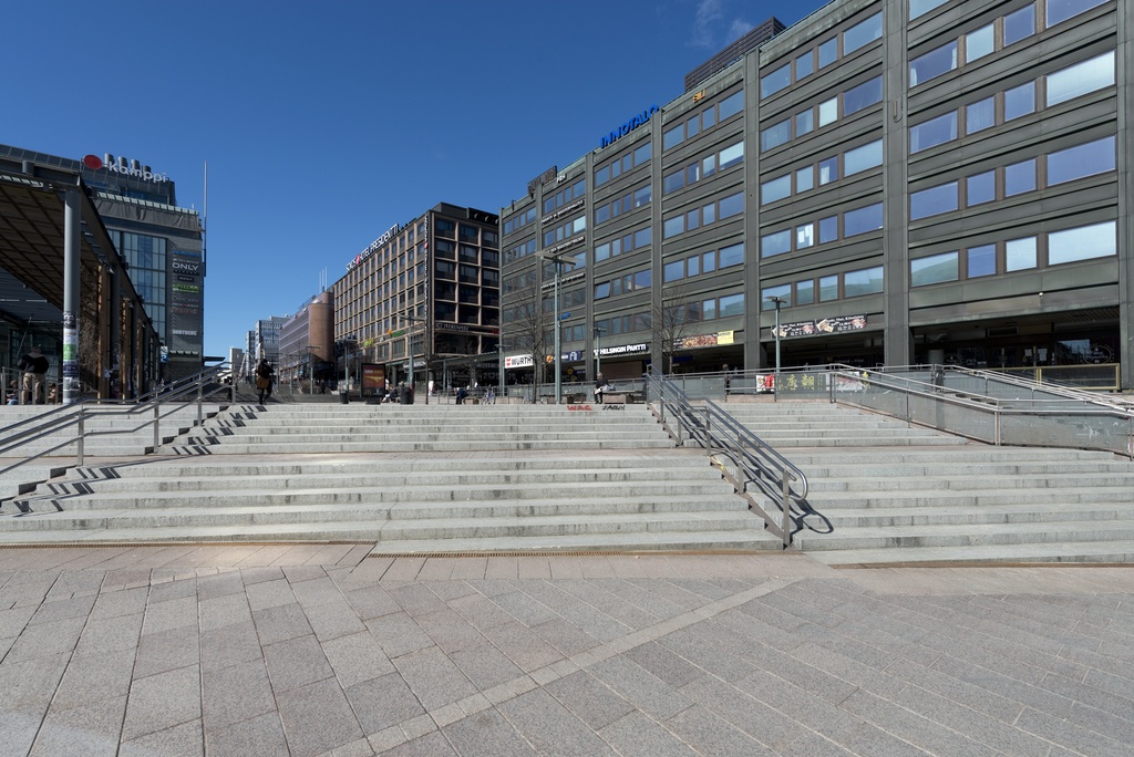 Innotalo, Arkadiankatu 6 - Salomonkatu 3. Arkkitehti Einari Teräsvirta, 1975. Taustalla Salomonkatu 5 ja 13. Vasemmalla Kampin keskus. City-inventointi.
