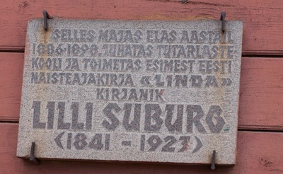 Memorial coat on the wall of L. Suburg's girls school in Viljandi rephoto