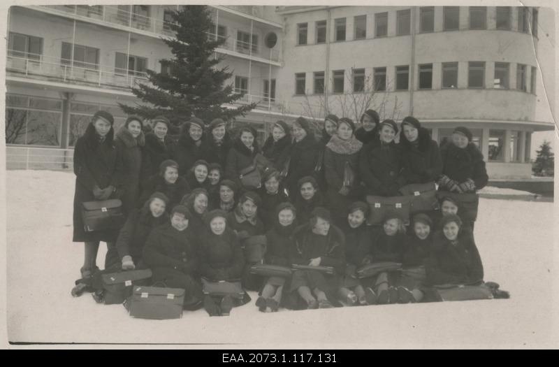 School girls in Pärnu School of Commerce in winter in front of Rannahotelli