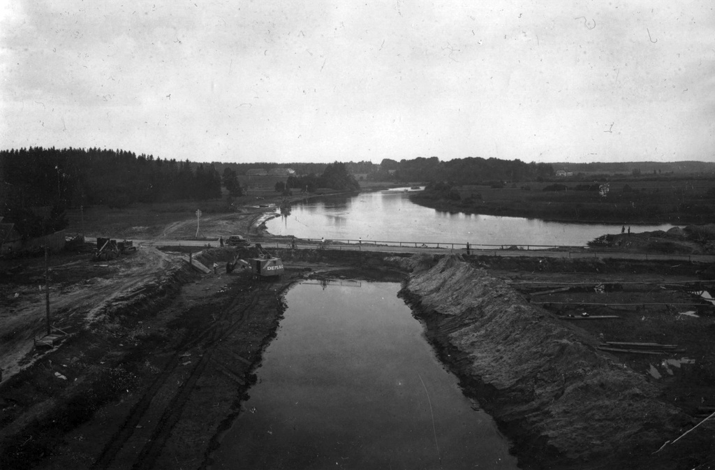 Excavator Demag Duisburg, the new Emajõe bed in the building of the Luunja Bridge in 1937