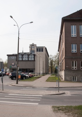foto, Viljandi, Nõukogude väljak, parteimaja (ametite maja) ehitus (Vabaduse plats 6), aprill, 1981, foto E. Veliste rephoto