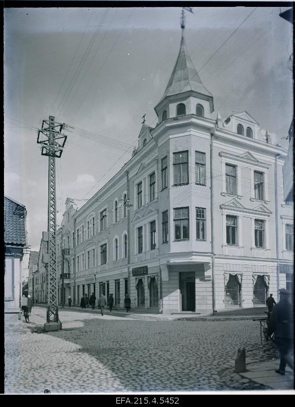Tartu and Lossi Street crossing place.