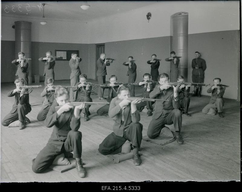 Students of the Viljandi County Gymnasium in military study class.