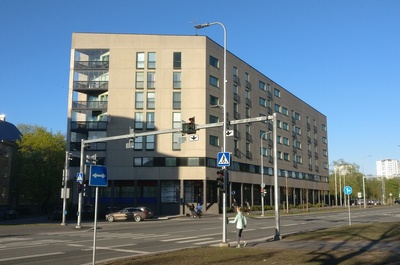 Building at the corner of Gonsiori and J. Vilmsi Street in Tallinn rephoto