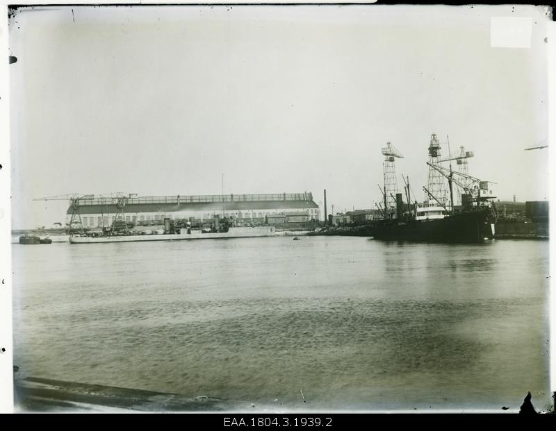 Taamal angaar, ship ready on the left