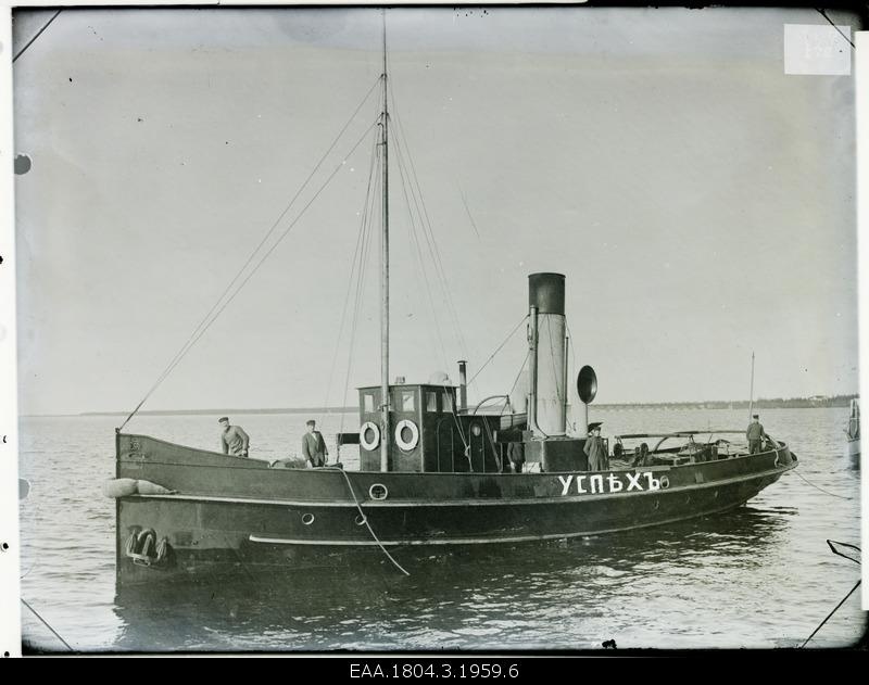Ship Edu, four men on board