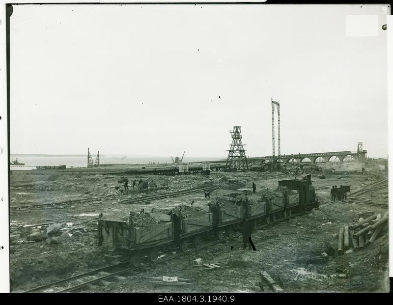 Seaside construction site, at the forefront of a small train with 6 wagons