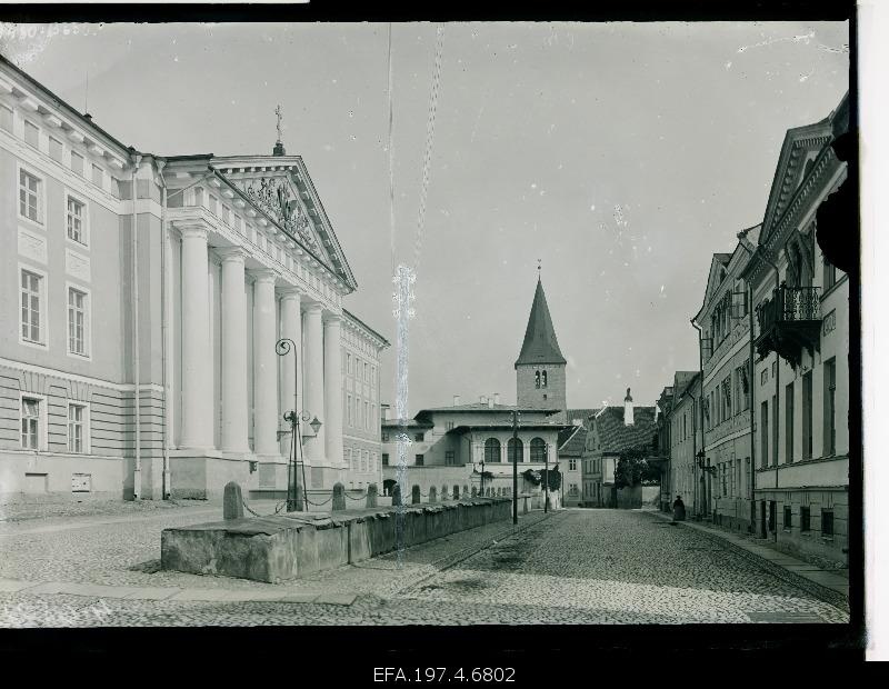 Jaani Street. On the left University.