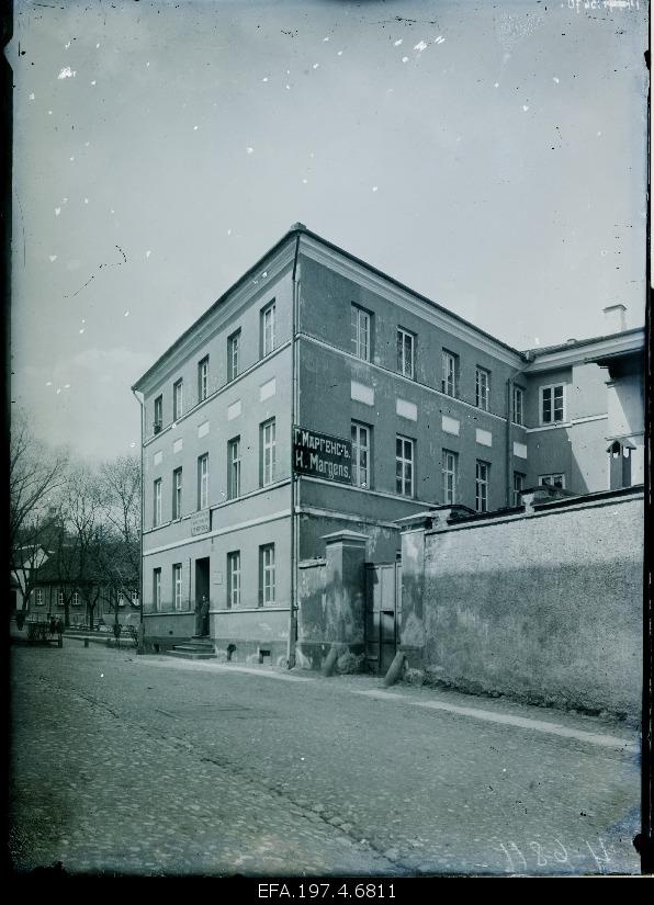 Jaani Street. On the right h. Margens company.