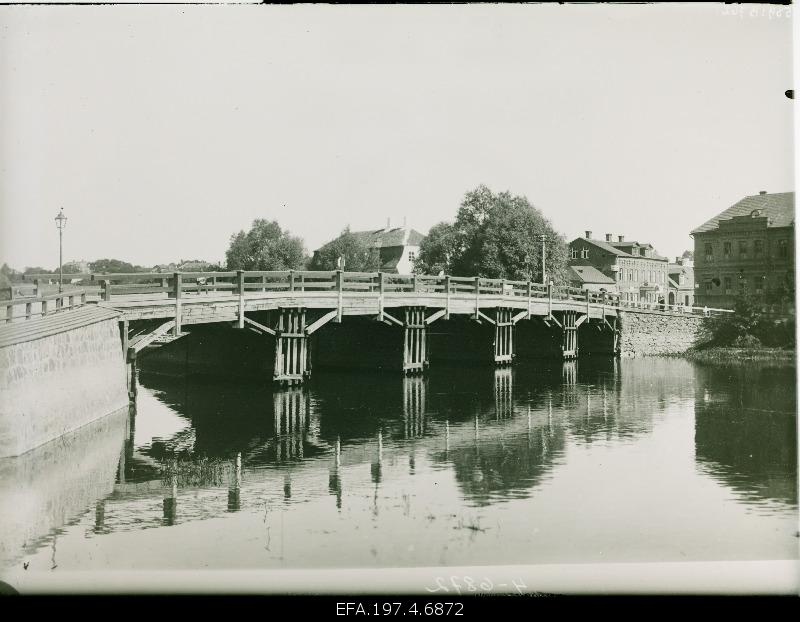 View of the wooden bridge.