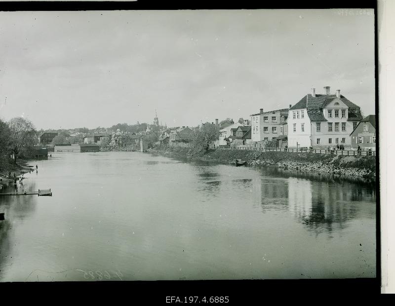 View on Kalda Street from Emajõel. On the right h. Treffner Gymnasium.