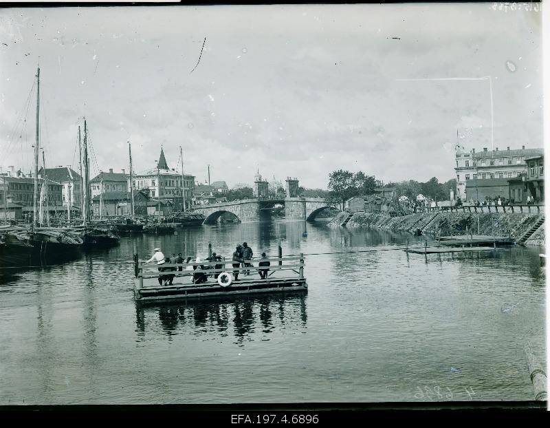 View of the stone bridge. In front of the edge of the overboard.