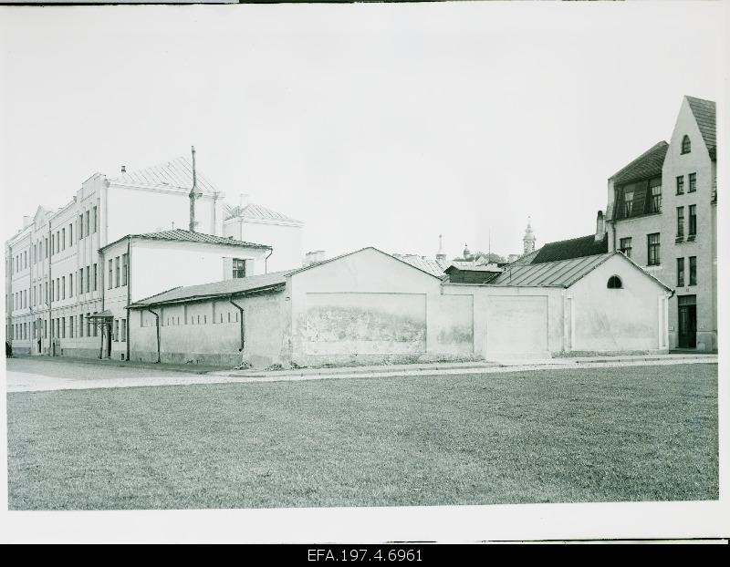 Crossing place of the meat shop and Gild Street.