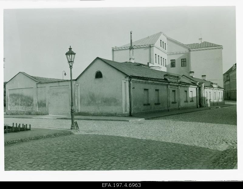 Crossing place between the company and Gild Street.