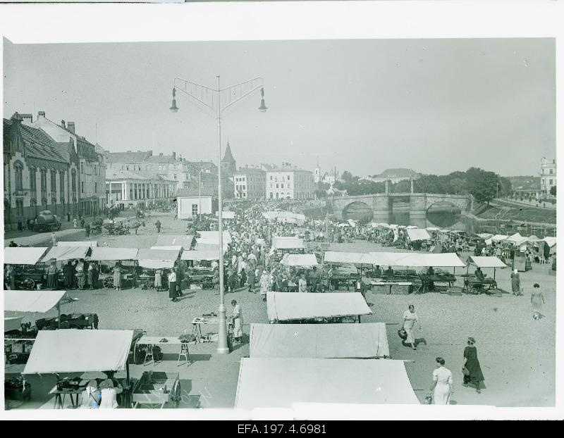 View of the food market.