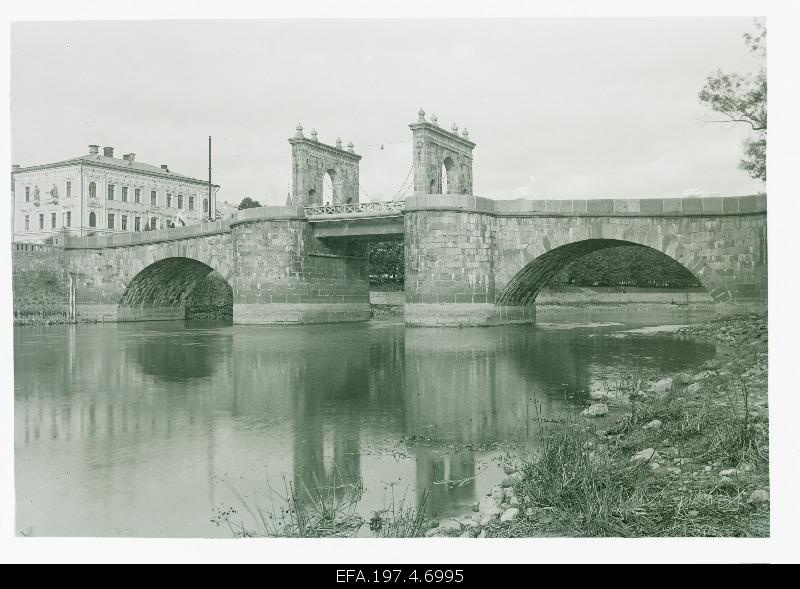 View of the stone bridge. In Emajões low water status.