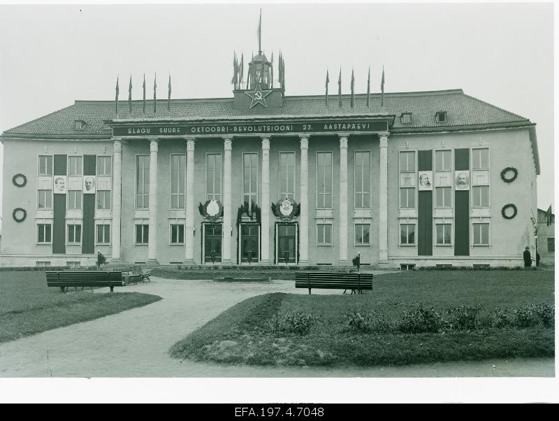 Building decorated for the 23rd anniversary of the Great Socialist Revolution of October (the current main building of the Estonian Academy of Agriculture).