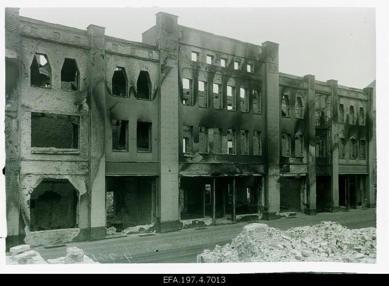 Rohti business ruins on the winning street.