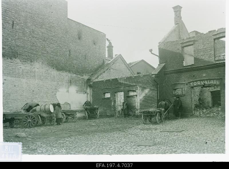 Ruins of the entrance hall “Europe” and the garden hall in Narva Street.