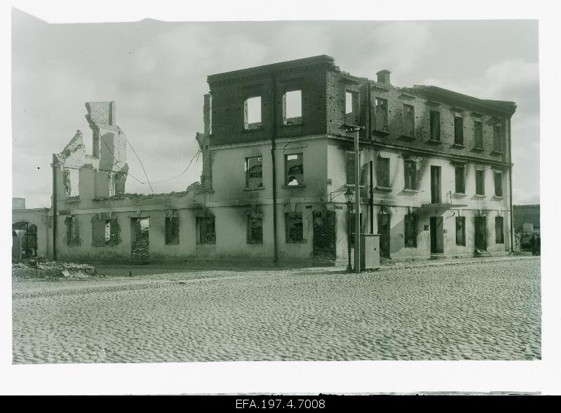 Ruins on the corner of Narva and Sweden Street.