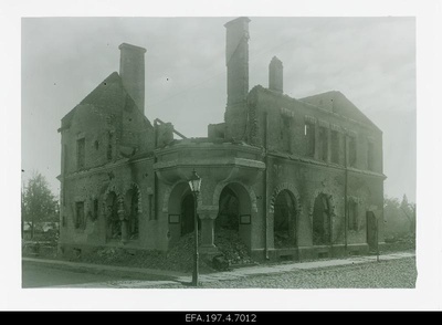The ruins of Mary's pharmacy. On the intersection of the tig and General e. Põdder Street.  duplicate photo