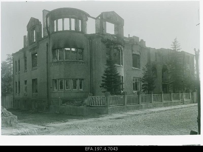 Ruins on the corner of Tiigi and Teachers Street.  duplicate photo