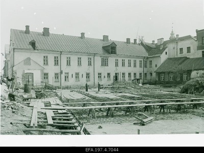 Casting concrete ceiling to the building of the Chemistry Institute in g. Adolf Street.  duplicate photo