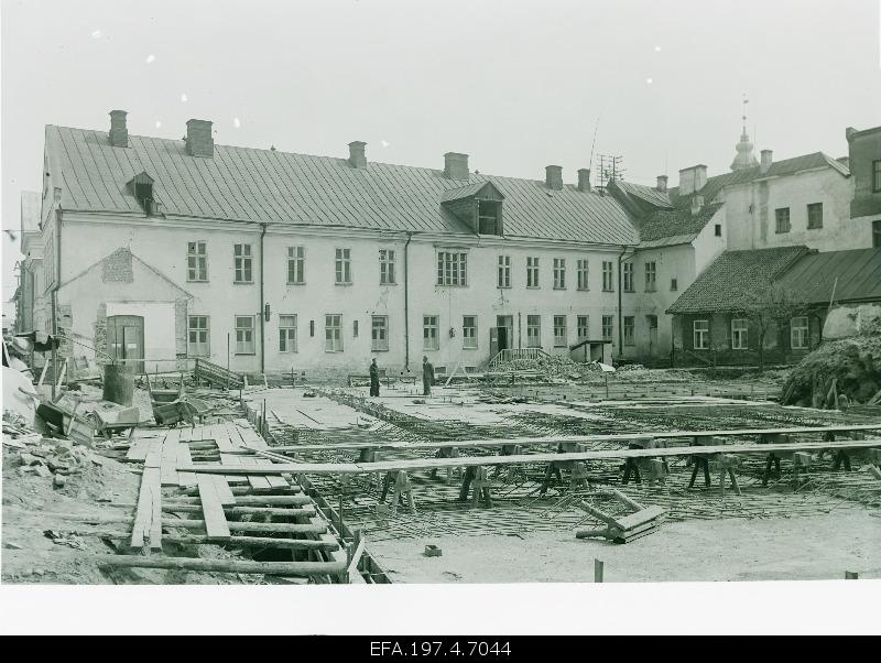 Casting concrete ceiling to the building of the Chemistry Institute in g. Adolf Street.