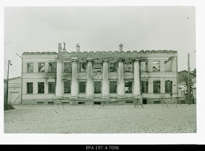 Ruins of the animal clinic in the Russian street.  duplicate photo