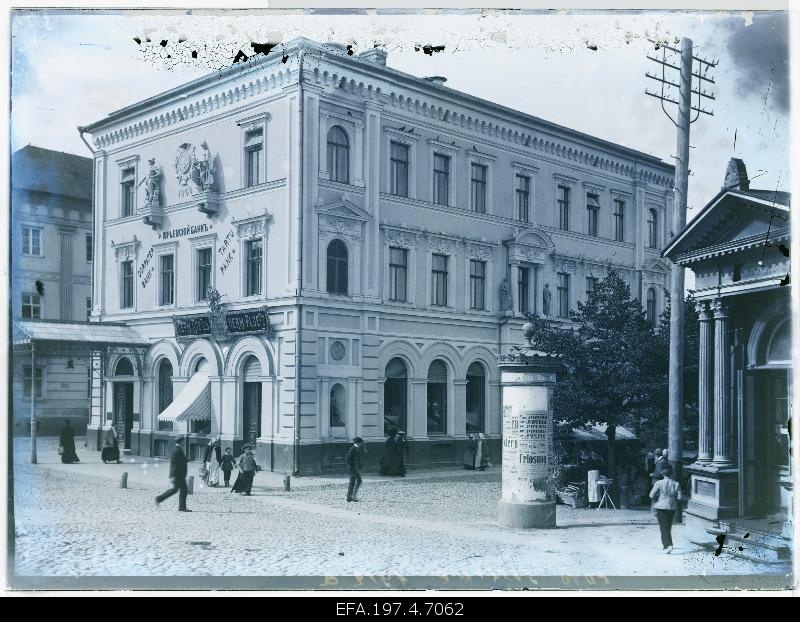 Tartu Pank on the Great Market.
