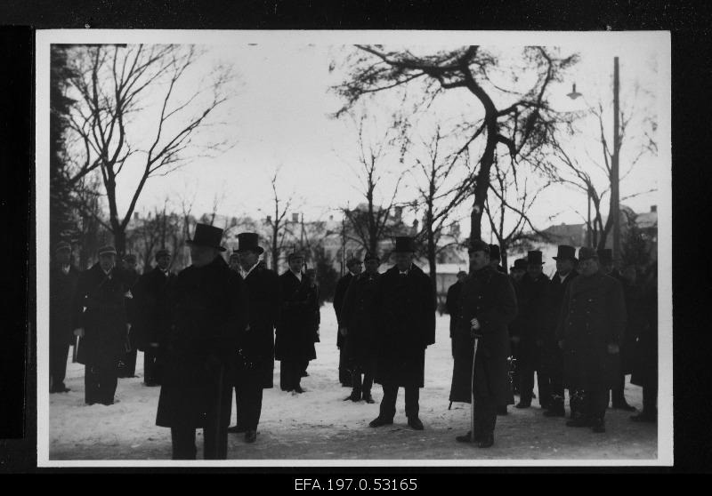 President K. Päts and the Embassy on Emajõe Hall, who arrived to Tartu.